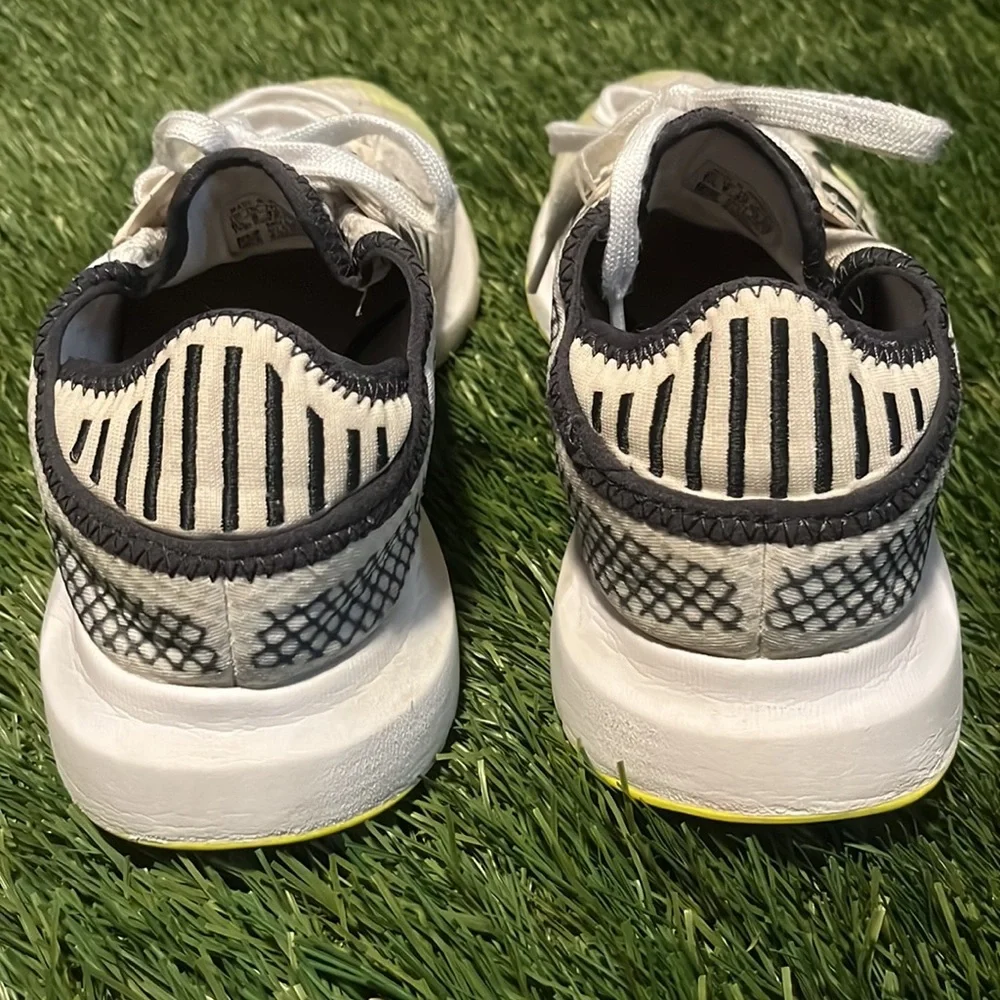 Adidas Men’s 8.5 Swift Run X Running Athletic Shoes